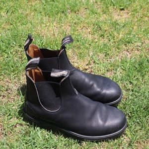 Black Blundstone Boots - get your granola on